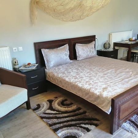 Guesthouse Athanasiou Като-Лутракі Екстер'єр фото